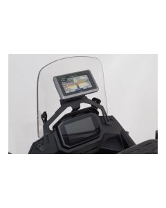 SW-Motech-Navi-Halter-im-Cockpit-88b50c82c23869f2d09e5abf60618ee6